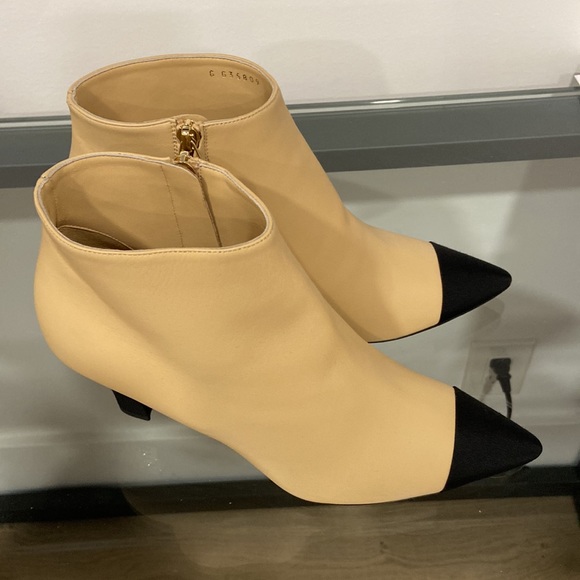 Chanel beige and black ankle booties (NWT) never worn Size 40C - Picture 2 of 7